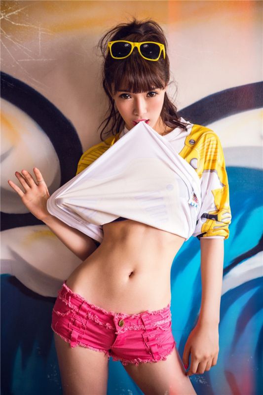 嫩模性感黑色内衣私房照