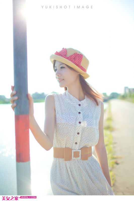 长裙美女清新户外写真
