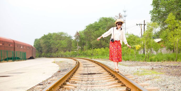 花裙子美女小清新户外高清写真