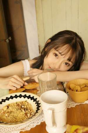 温软萝莉白丝美腿私房短裙粉嫩乙女写真