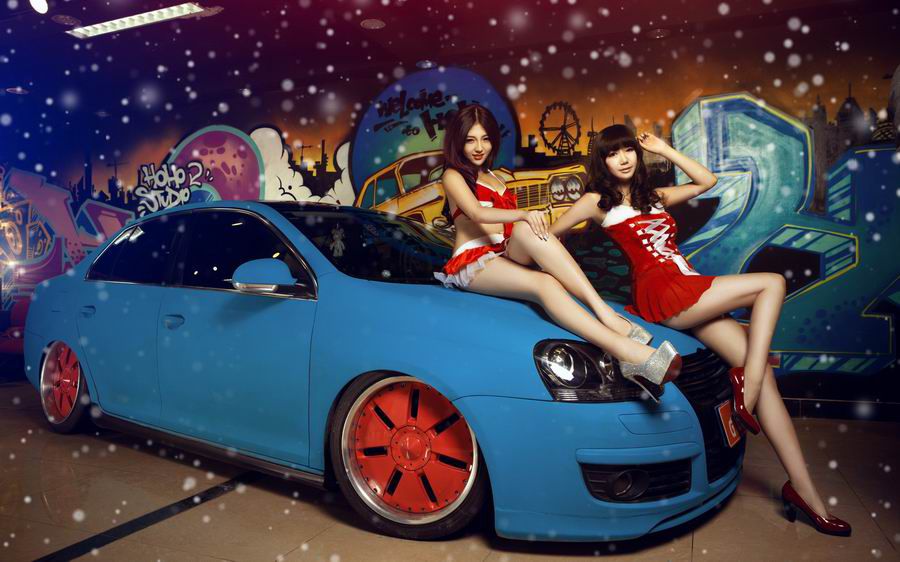 极品圣诞美女与豪车倾情写真图片