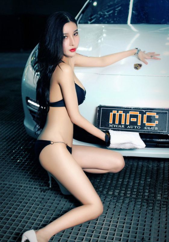 洗车女郎长腿翘臀比基尼诱惑写真
