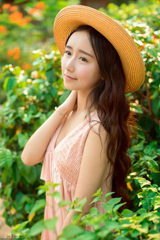 清新唯美小美女户外写真