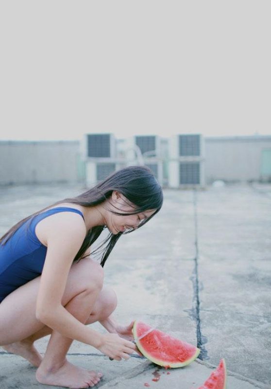 清新萌妹子蓝色紧身比基尼私房照