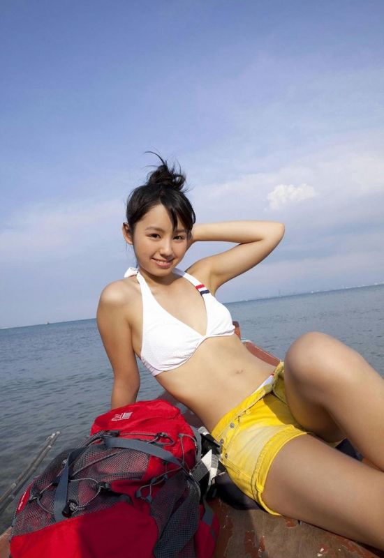 日本萌妹子小池里奈海边写真
