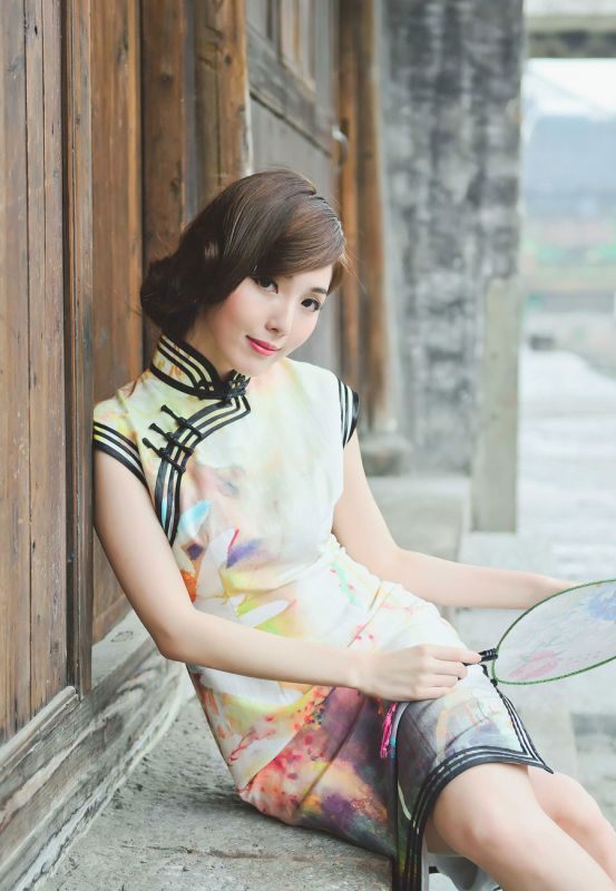 旗袍制服美女清新户外高清写真照