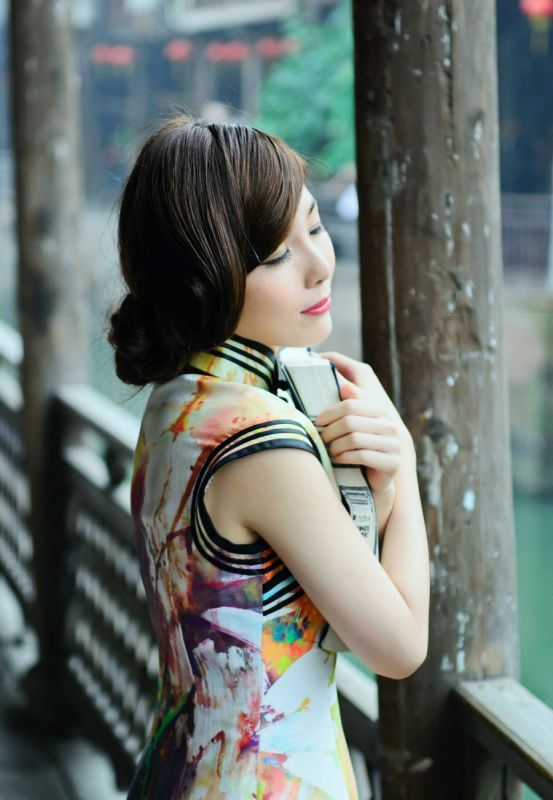 旗袍制服美女清新户外高清写真照