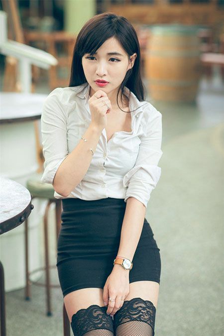 性感办公室女秘书黑丝美腿写真