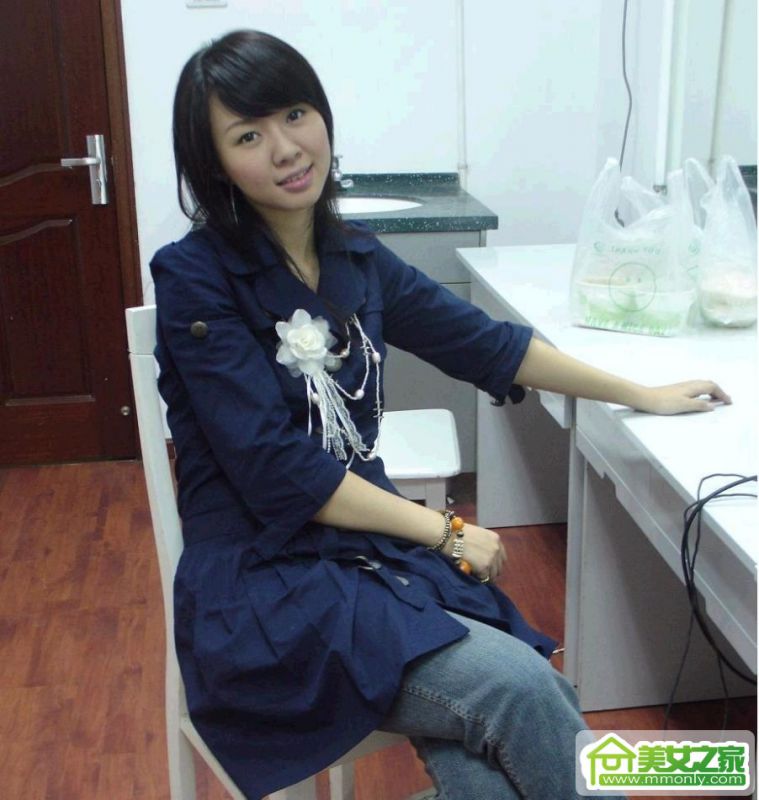 台湾女星卓依婷迷人写真