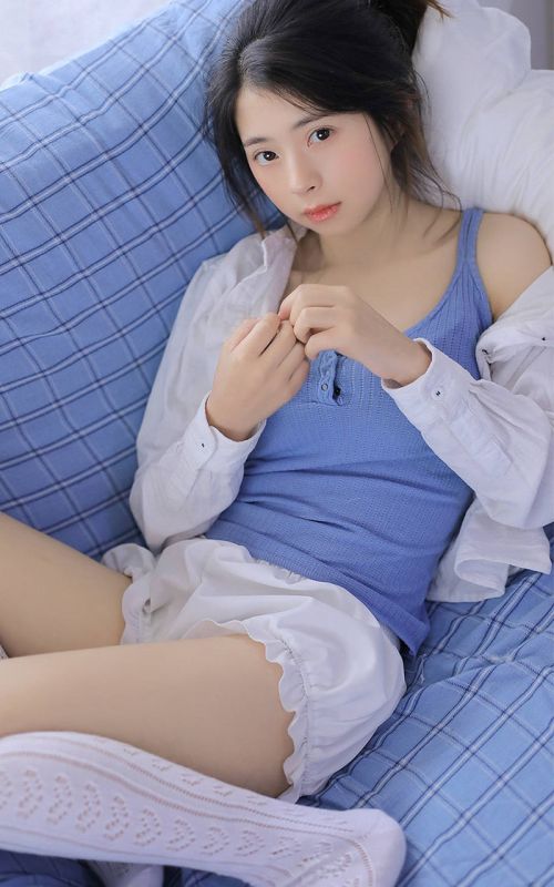 白皙氧气美女极品尤物白丝长腿惹火私房艳照图片