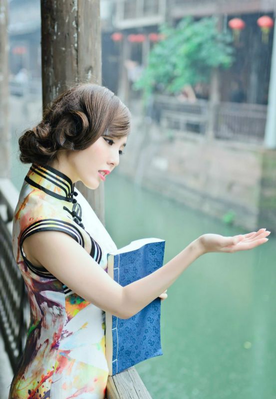 旗袍制服美女清新户外高清写真照