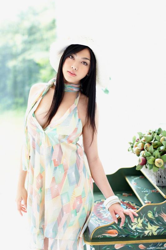 日本爆乳美女原纱央莉比基尼清纯写真