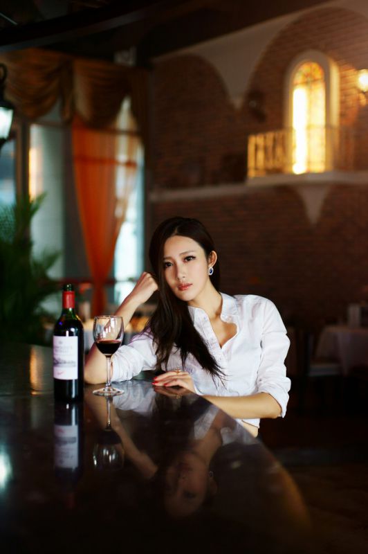 长腿美女白色衬衣性感制服照