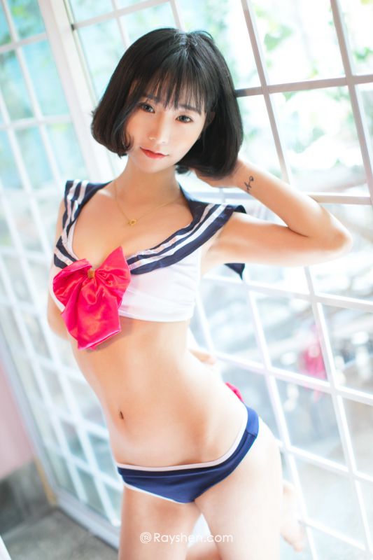 短发性感美女