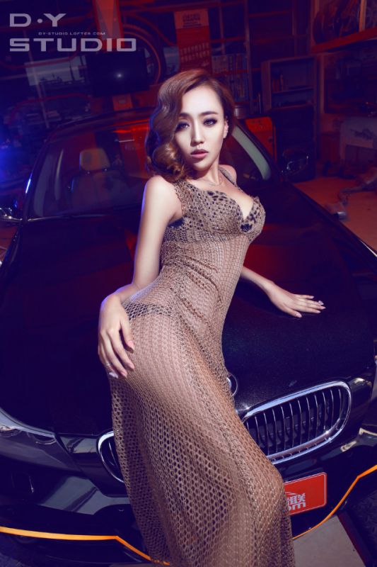 性感车模透视装妖娆曲线身姿诱人写真