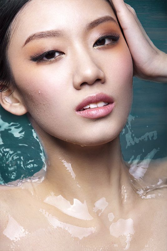 性感美女湿身妆容水中大片