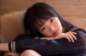 90后校园美女清纯水手制服丝袜美腿养眼写真图片