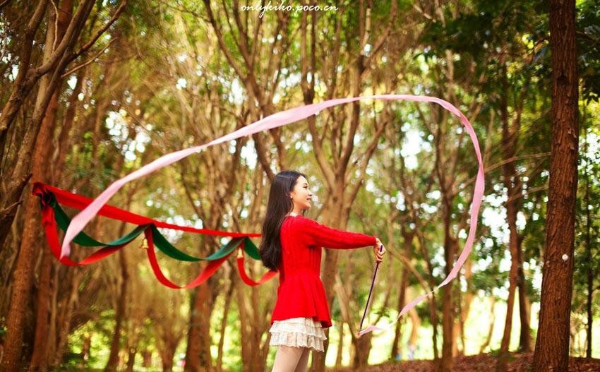 清新红衣萌妹子唯美写真