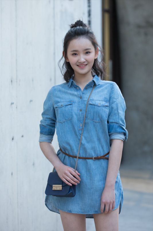 梁宝羚小甜美清新最新街拍曝光