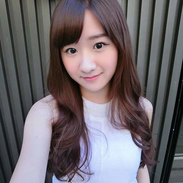 台湾正妹高材生李思娴爆红 好学生也会打LOL