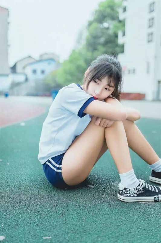 17岁高中生女主播优雅清纯写真