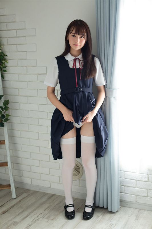 日本学生妹近藤あさみ室内白丝袜美臀人体艺术写真图片第4张