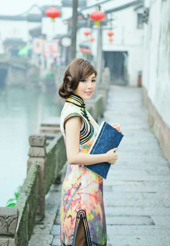 旗袍制服美女清新户外高清写真照