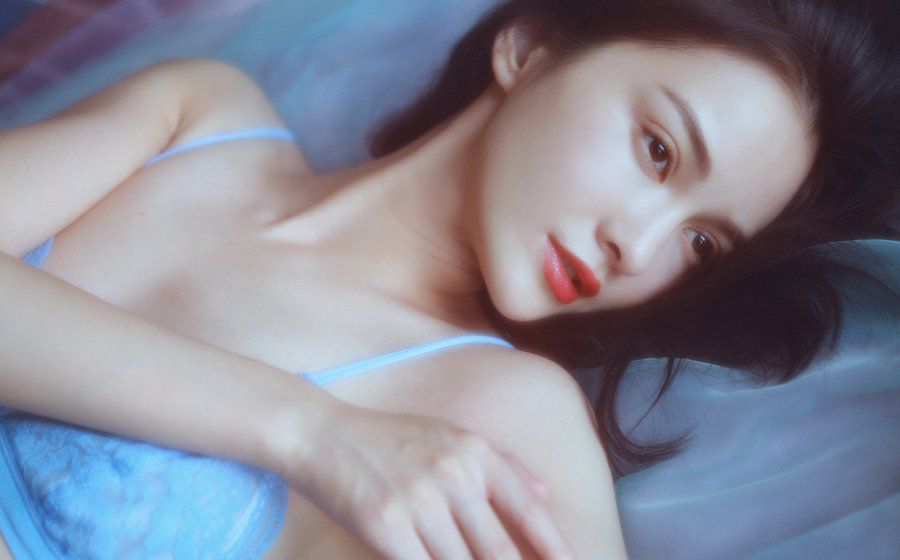 气质美女性感迷人美臀写真