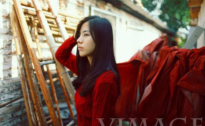 清纯红衣萌妹子迷人私房写真