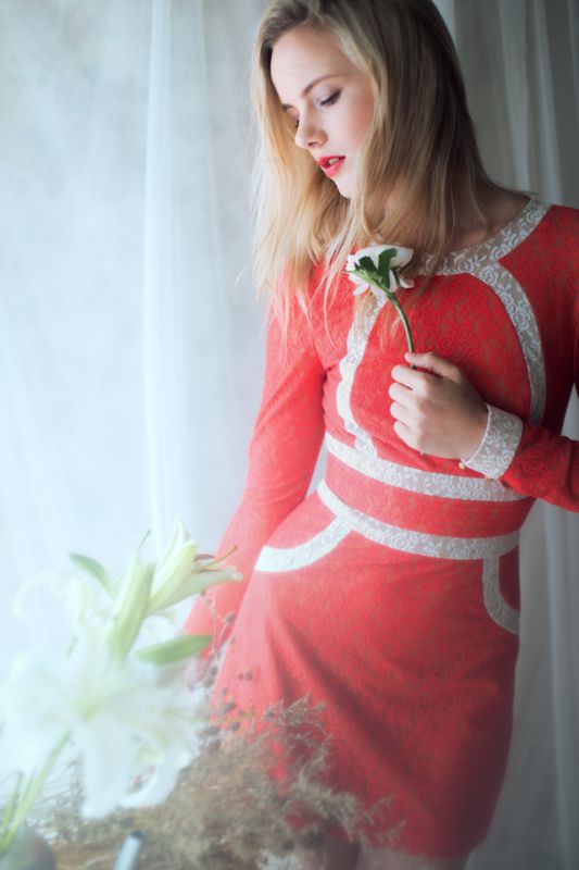 外国红唇美女妖娆身材迷人写真