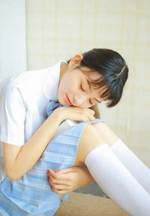 极品日本校园麻花辫美女素人教室白丝美腿诱惑写真
