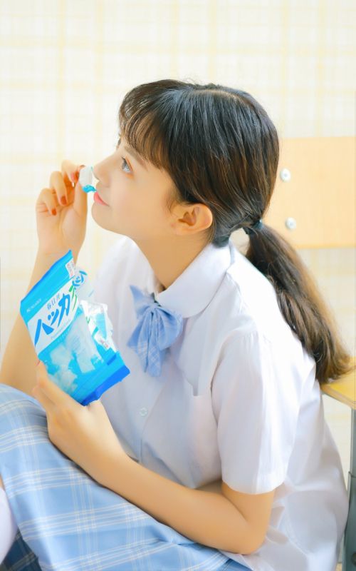 极品日本校园麻花辫美女素人教室白丝美腿诱惑写真