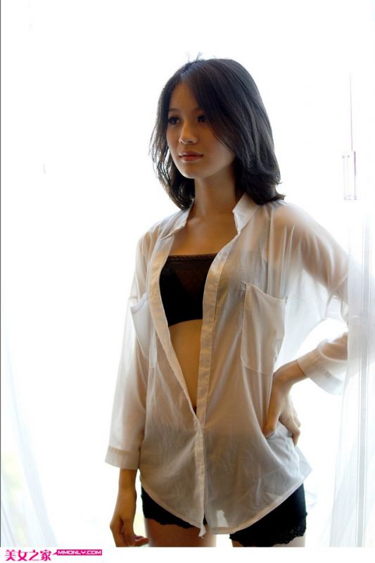 黑色内衣美女私房诱人写真