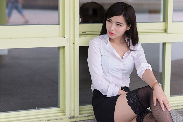 性感办公室女秘书黑丝美腿写真