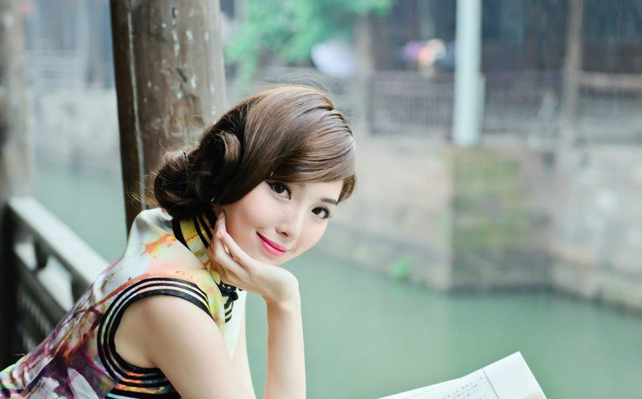 旗袍制服美女清新户外高清写真照