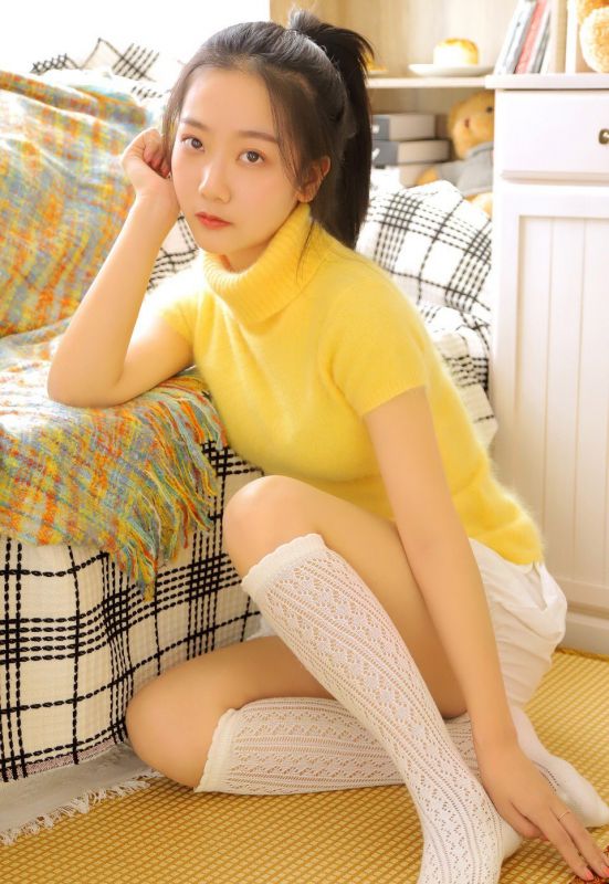90后小嫩女白丝美腿直喷白浆性感美女诱惑写真