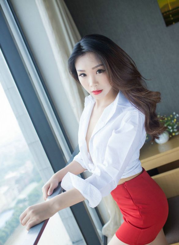 性感撩人少妇居家丝袜诱惑图