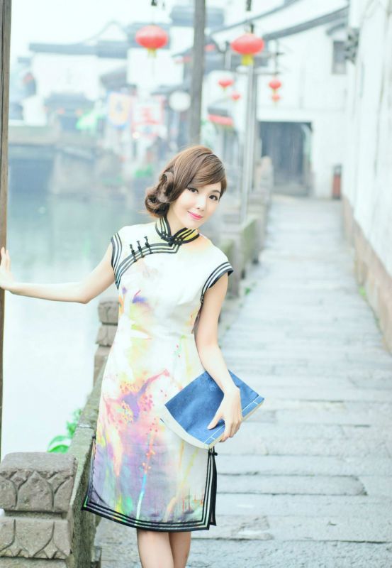 旗袍制服美女清新户外高清写真照
