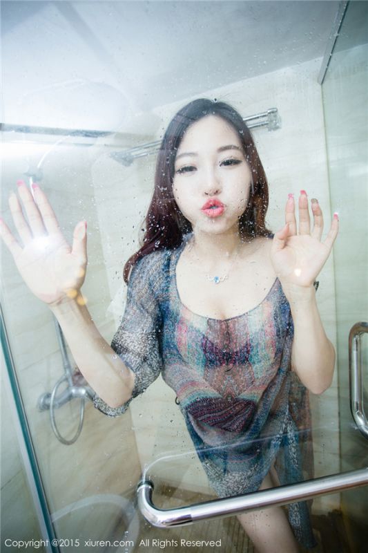 萌妹子浴室性感爆乳诱惑写真