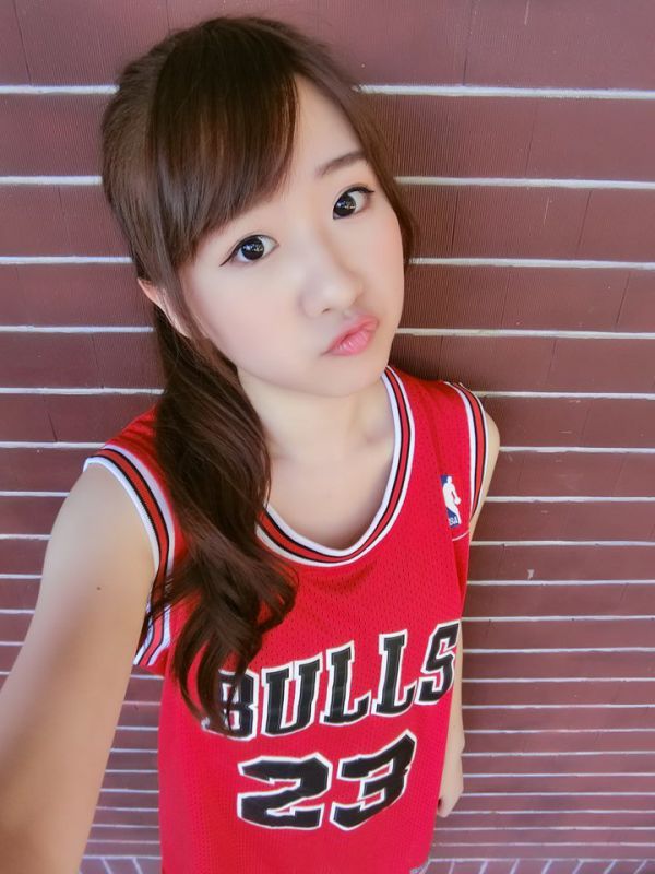 台湾正妹高材生李思娴爆红 好学生也会打LOL