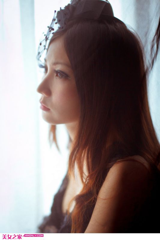 黑色蕾丝美女性感私房写真