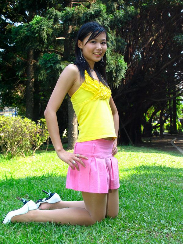 可爱Barry性感小短裙美腿写真(1/33)