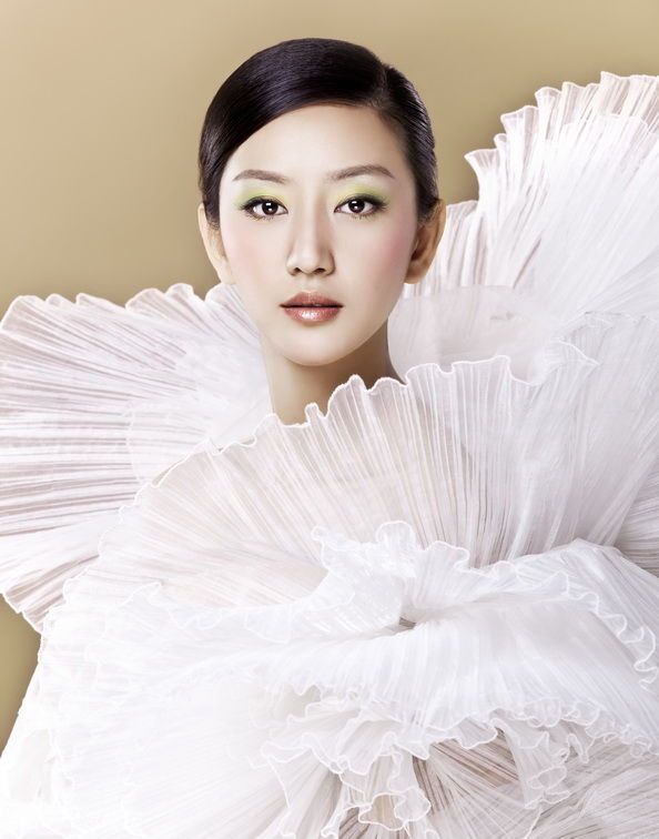 唐一菲性感婚纱迷人写真