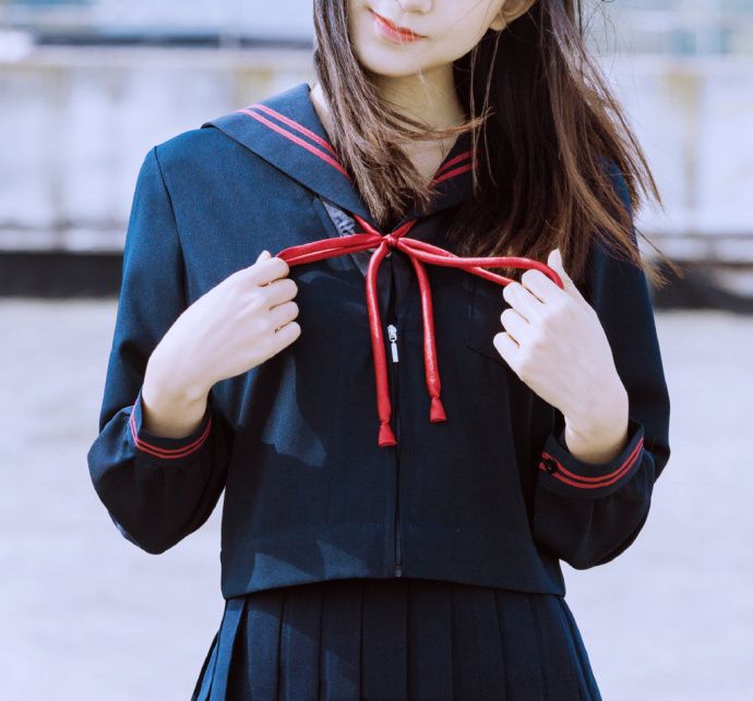 清纯校园女神长腿诱人丝袜制服美女短裙图片