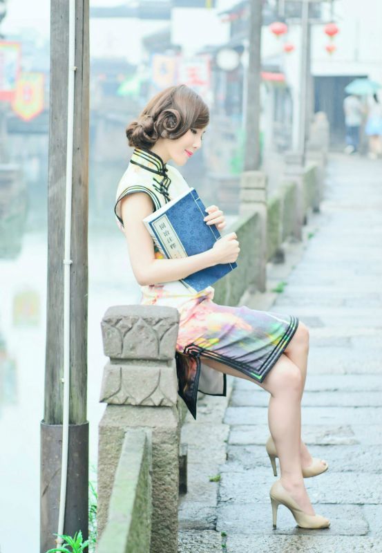 旗袍制服美女清新户外高清写真照