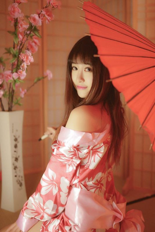 爆乳美女性感露肩和服诱惑写真
