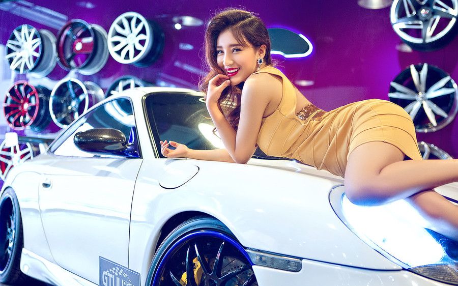 性感车模美女妩媚诱人写真