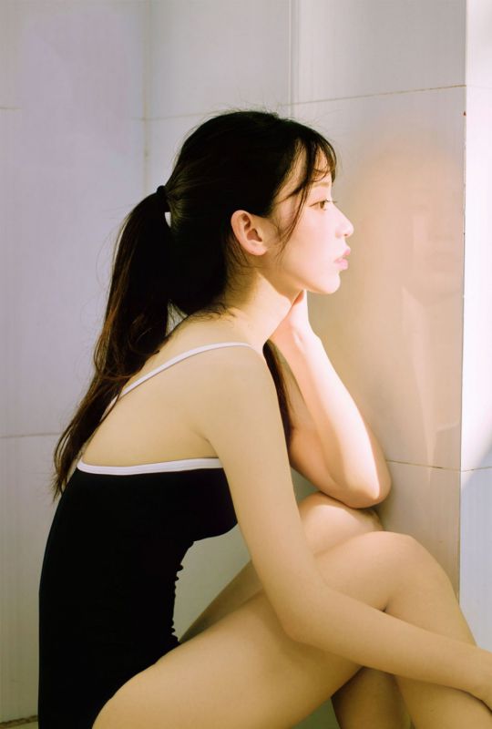 日本校园死库水美女丰乳翘臀白丝美腿性感湿身诱惑写真