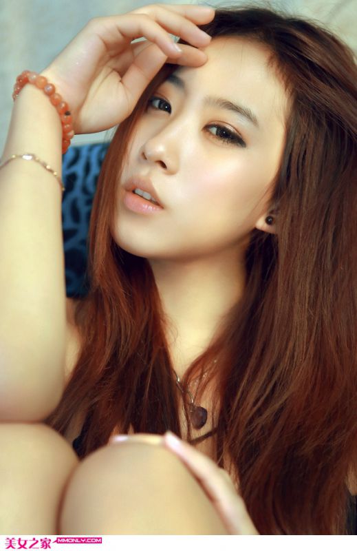 90后美女冰冰私房诱人写真