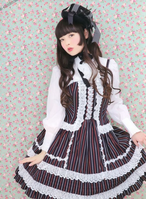 政委上坂堇lolita服装惊艳全场